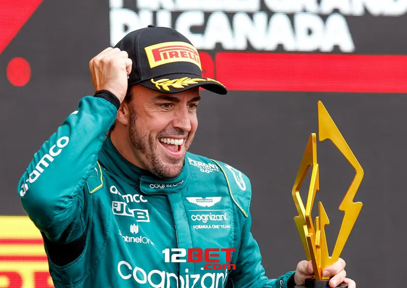 Fernando-Alonso-all-smiles-trophy-Planet